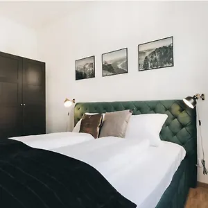 Residenz Dresden direkt an der Frauenkirche und dem Neumarkt, inklusive NETFLIX Dresden